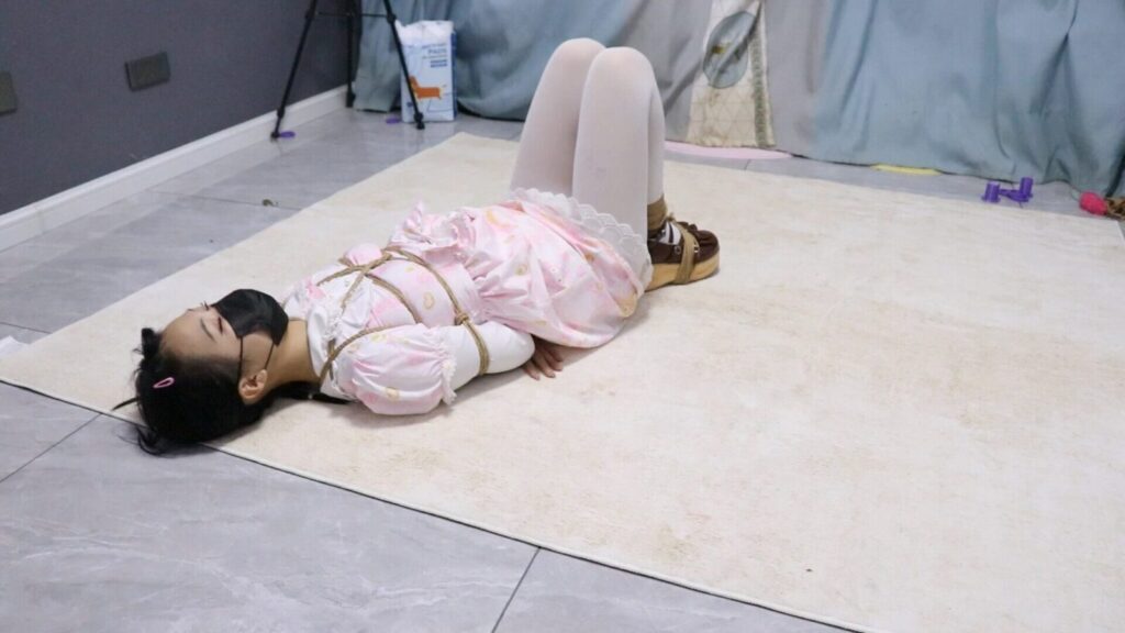 【咕咕原创】lo娘のDID逃生挑战2-驷马移动测试篇（3种姿势卖力挣扎移动、闻鞋气味惩罚、采访感受）【1h纯精华】-视频-5元站