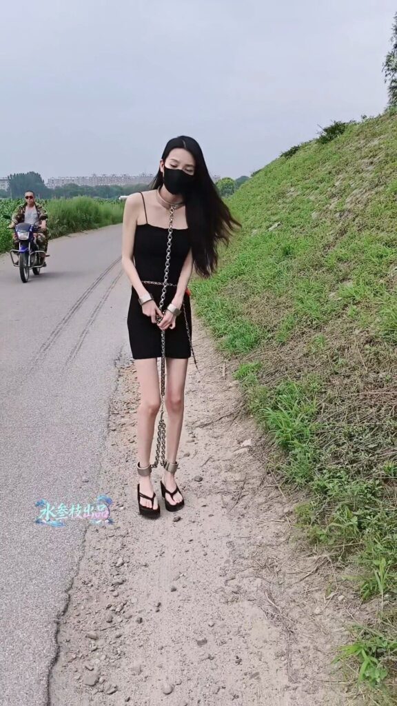 【水叁枝出品】乡间小路上的小水镣铐押运 游行 被路人注视 完全社死-视频-5元站