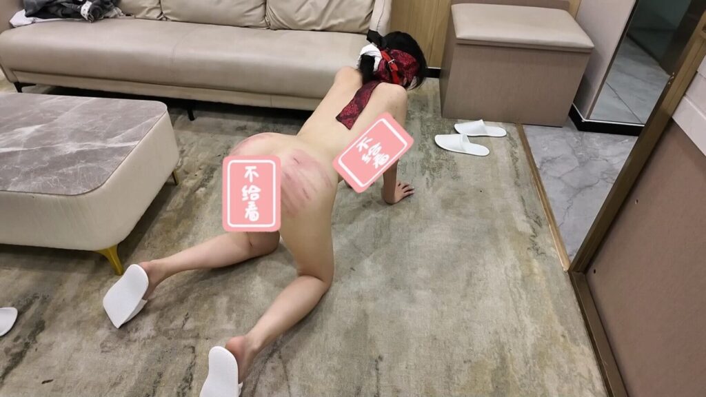 【雨辰工作室】05后小情侣第三集 痛并快乐着 藤条抽奶子屁股是真过瘾，疼的茵水直流-视频-5元站