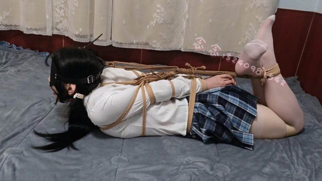 【司念念】极限四重折磨 直臂驷马+马具口球强制抬头+啵啵贝强高+按摩仪tk挠痒-视频-5元站