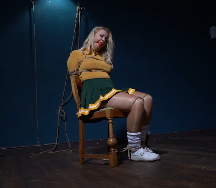 Lil Missy UK – Cheerleader Chairtied-视频-5元站