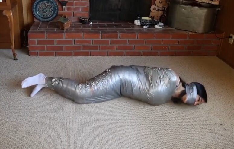 图片[2]-Raven Lynette – Fully Mummified After Watching a Movie With a Similar Scene-视频-5元站