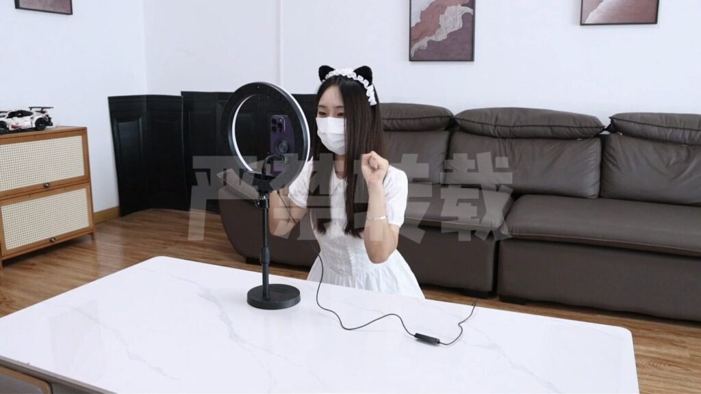 【得意客】【绝美新人】《直播陷阱》清纯系绝美新人模特青辞，叼着自己的原味白袜在做直播！小家伙，你掉进陷阱了！-视频-5元站