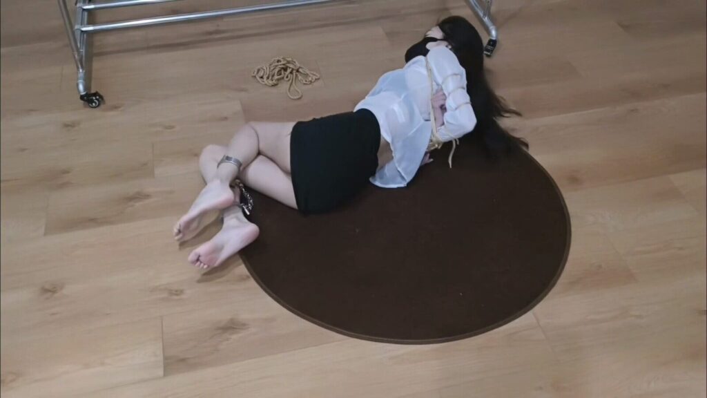 【魔力茉莉】小老师的镣铐五花脱缚记录-视频-5元站
