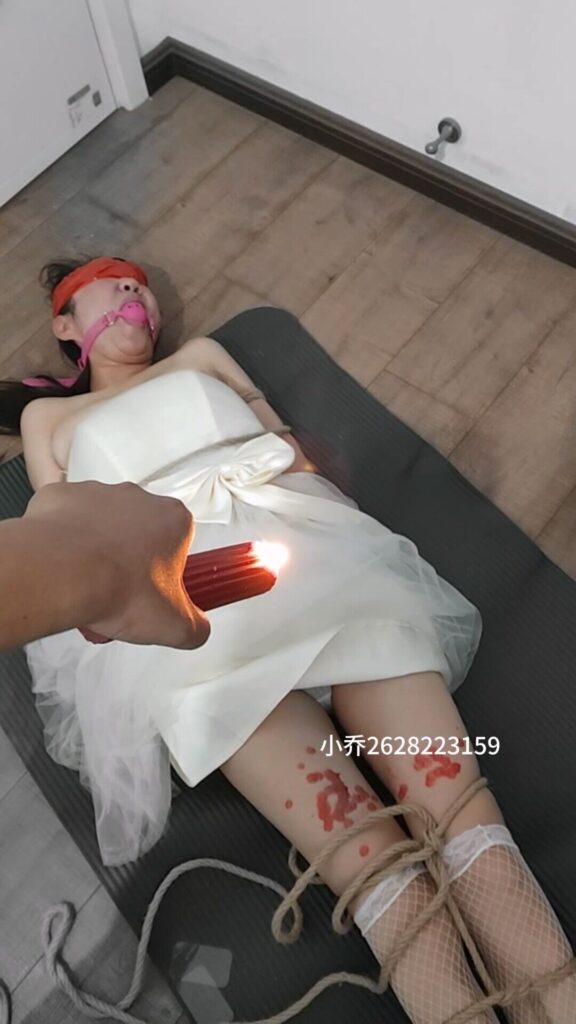【小乔】一个同学 婚纱 电极片 滴啦 第一次比较羞涩-视频-5元站