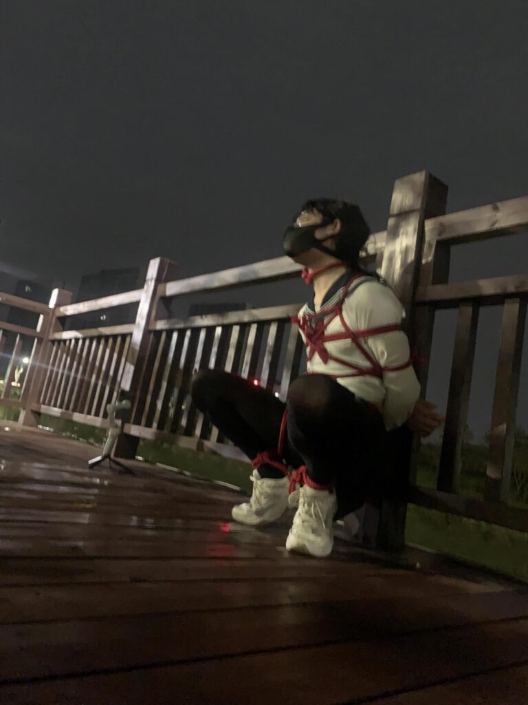 图片[2]-【kilo】夜晚露出jk小南梁捆绑行走-视频-5元站