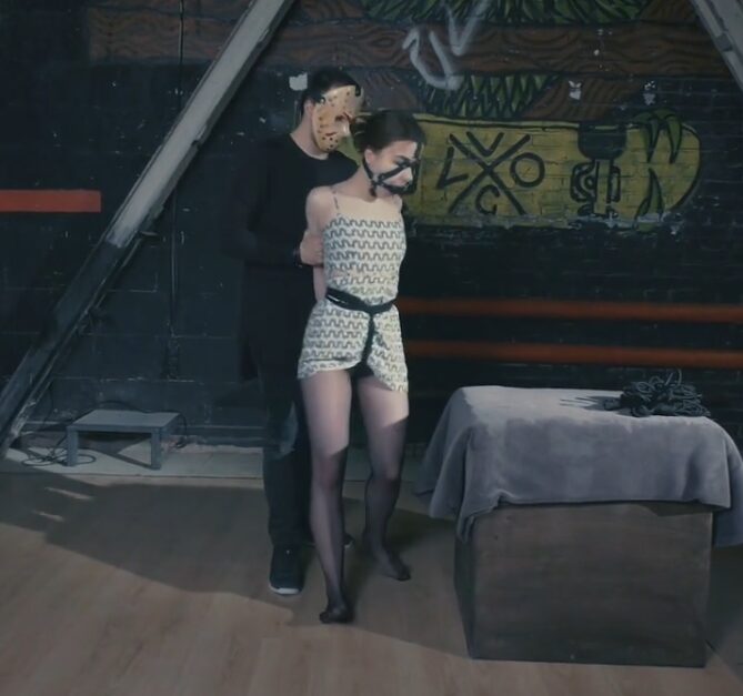 图片[2]-Tight arched hogtie with Elizabeth in sexy black nylons-视频-5元站