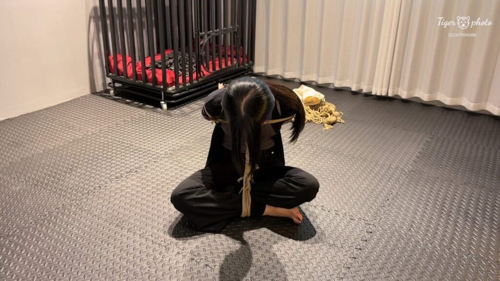 【摄影师胖虎】柒玥绳缚放置-视频-5元站