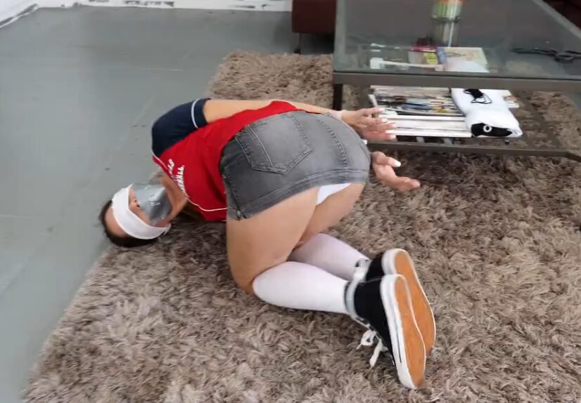 图片[2]-Cali Logan – Doll of Doom: Finds Herself Ziptied, Blindfolded and Gagged-视频-5元站