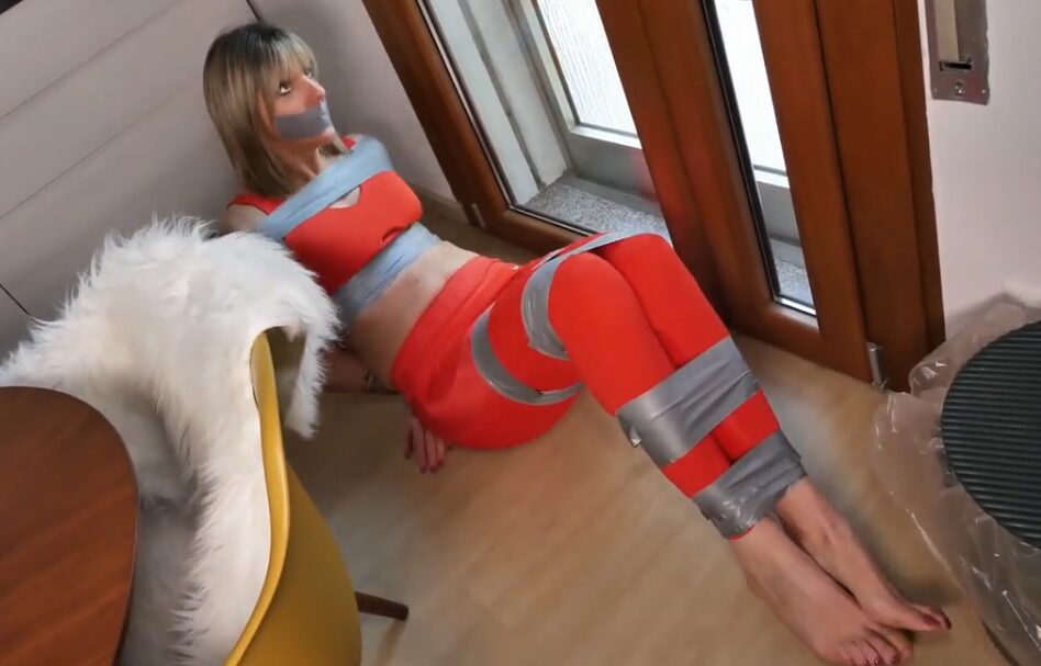 Adele Krantz & Samantha – When Reality Hits Hard-视频-5元站