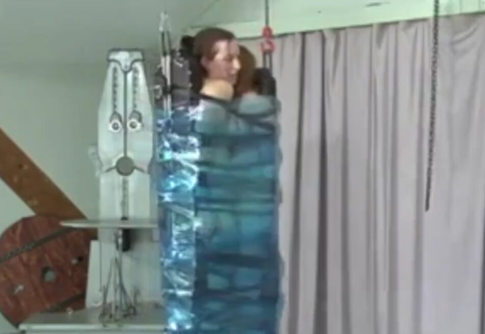 图片[2]-Two Girls Wrapped Together-视频-5元站