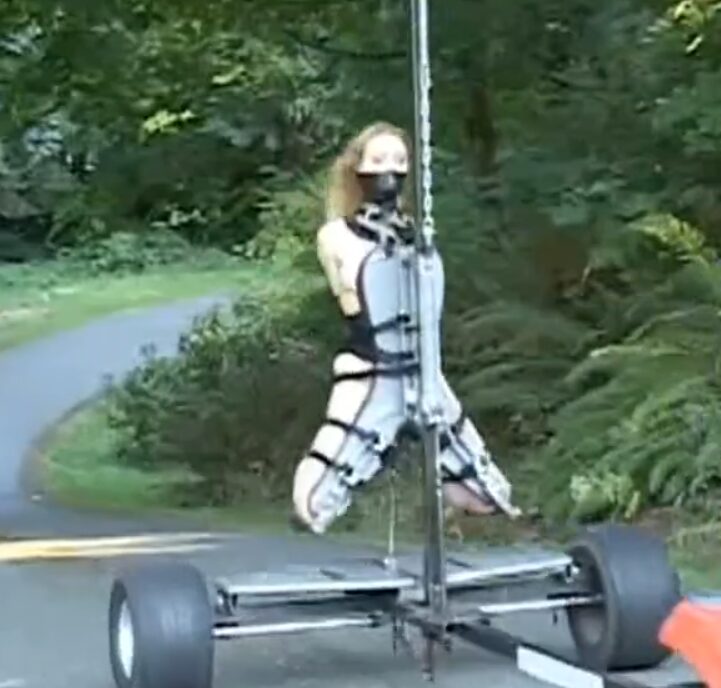darling driven around on fucking machine in neck corset-视频-5元站