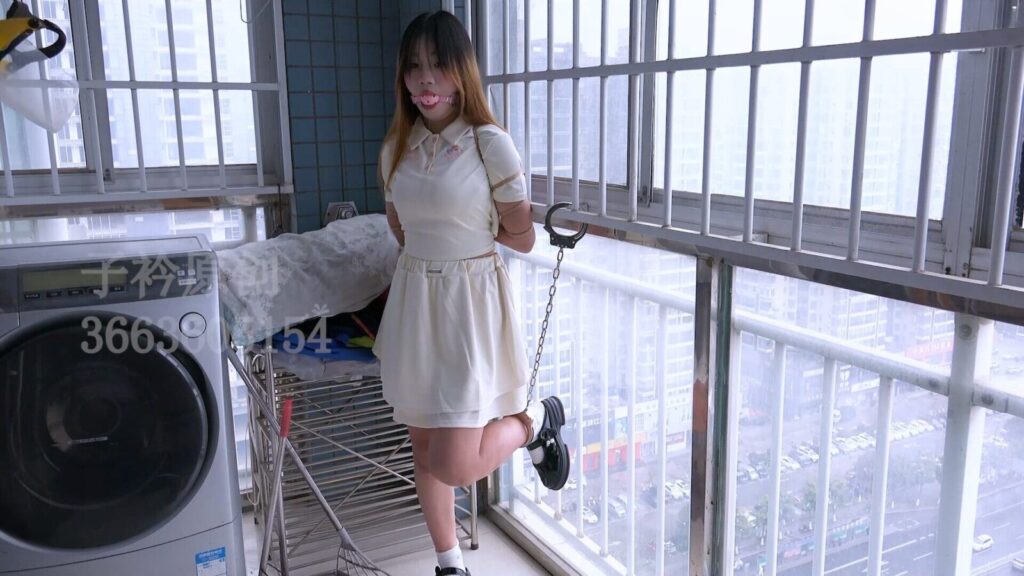 【子衿原创】芹芹 勒颈超紧五花 口球 外出坐电梯 阳台放置-视频-5元站