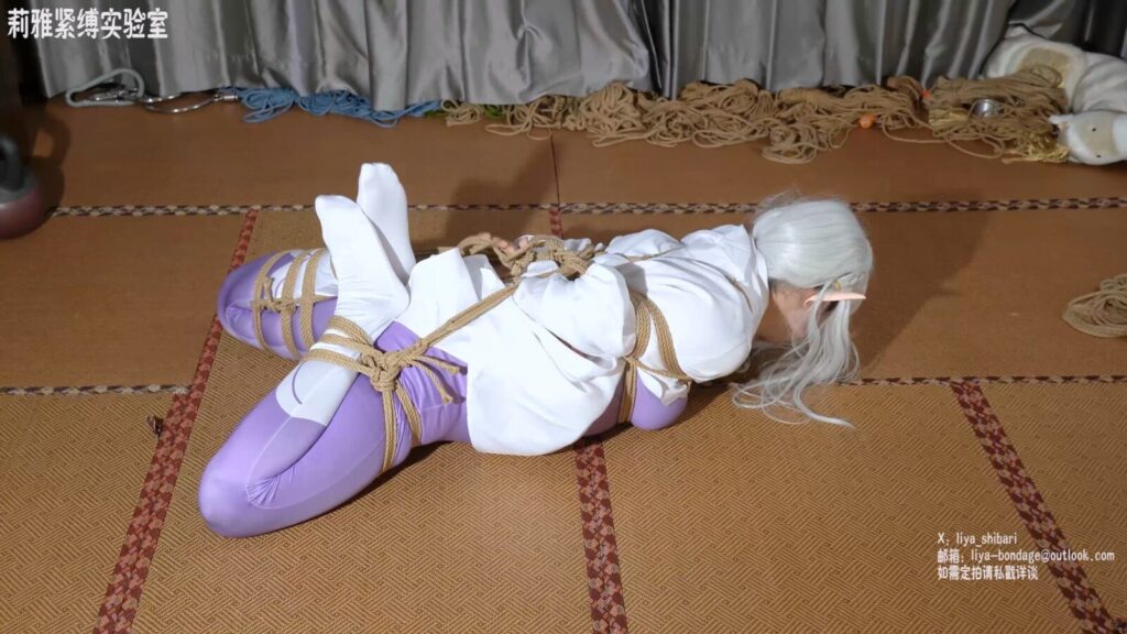 【莉雅】爱蜜莉雅紧缚实验 cosplay/紧缚实验-视频-5元站
