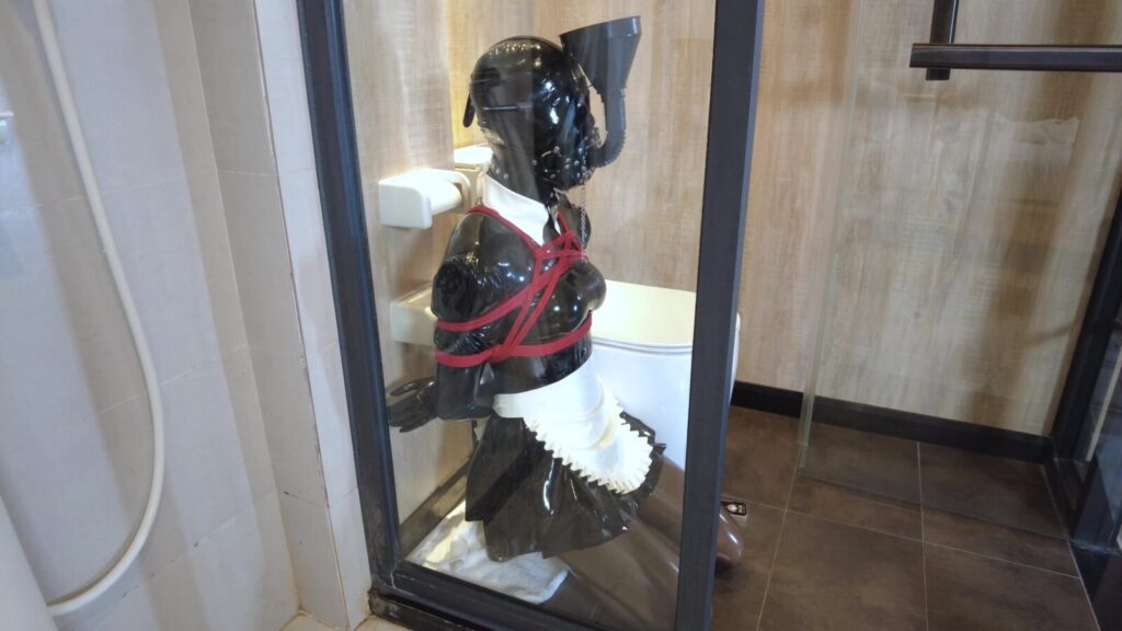 【鹿角与猫爪】《主人的人体家具Ⅰ——女仆厕奴》漏斗口塞，人型便器——强制喂“尿”，湿水电击，耳光，踩踏，花洒湿身play清洗家具，羞辱性拉满-视频-5元站