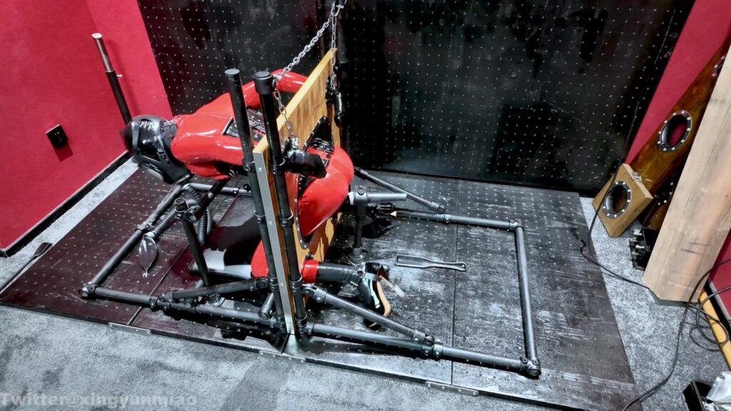 【鹿角与猫爪】大型拘束刑具——一体式脚手木枷，铁链拉拽马具充气口塞，极限姿势充气口刚塞前后夹击，全程撅着屁股震动强高，防毒面具+迷你呼吸袋极限呼控-视频-5元站