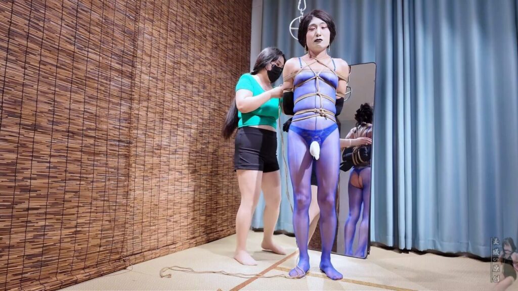 【美曦s】发骚的伪娘《单腿吊拉伸榨汁训练》放置、训练、工具惩罚、虐阳 、拉伸、 榨汁、丝袜套头、蒙眼 、堵嘴、 用最紧的绳子捆着发骚的伪娘，榨汁完后再锁起来控制-视频-5元站