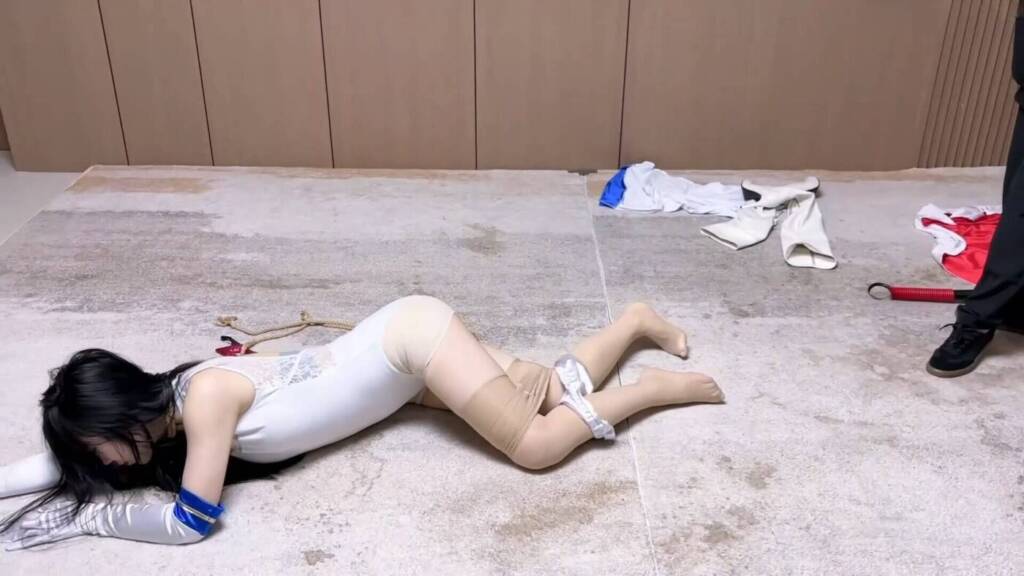 图片[2]-【云雀工作室】魔法女战士冯迪妮虚弱战败被脱战衣-视频-5元站