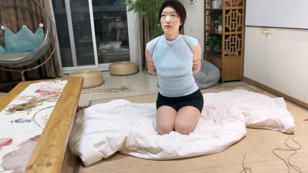 【奥特曼】小熊五花跪缚放置 含着柠檬带口球-视频-5元站