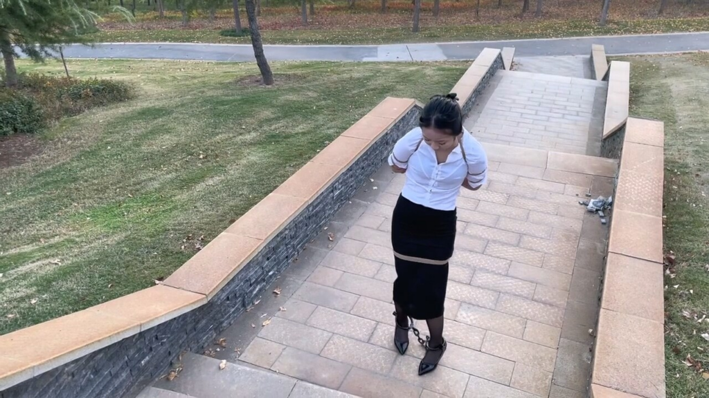 【也许清风】萌妹子室外一步裙-视频-5元站