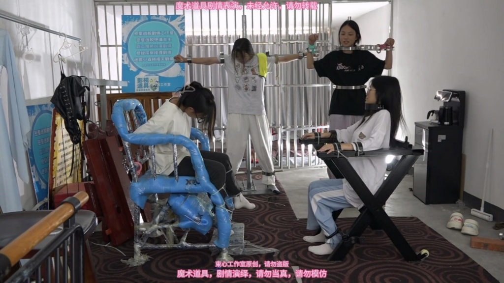 【束心工作室】几个女大学生，各种站立架拘束器，逃脱游戏，数码摄像机横屏高清拍摄版-视频-5元站