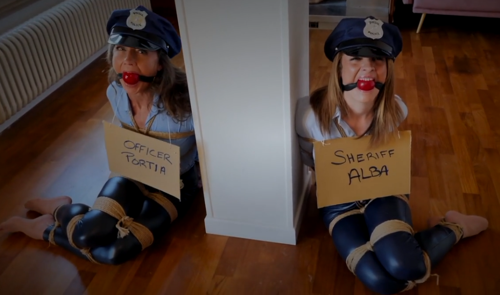 Alba Zevon & Portia Everly – Police Officers’ Trap-视频-5元站