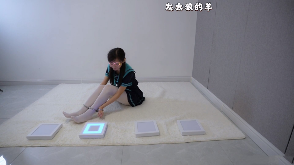 【灰太狼的羊】清纯少女被高频次电击，灯板连接郊狼，间歇性增加游戏难度，柠柠被电的站立不稳，腿脚发软，全程呻吟！-视频-5元站