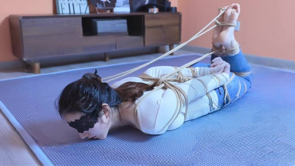 【天鸿工作室】驷马玩脚，tk，口舌侍奉，老师声音很甜-视频-5元站