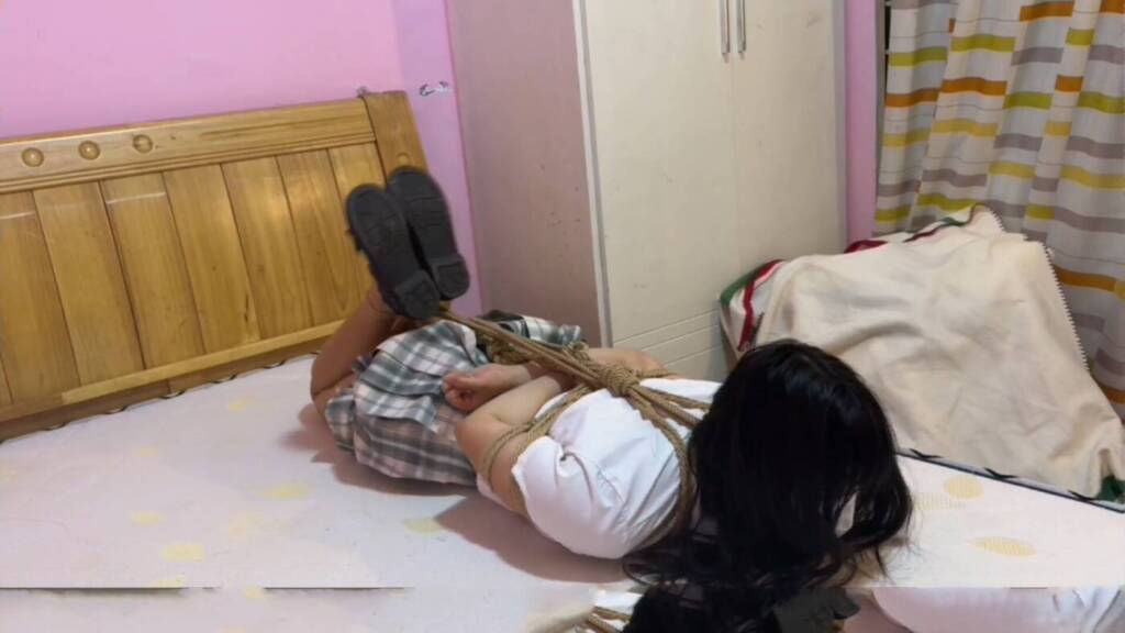 【新月原创】【玉箫】【佳怡】被入室的两姐妹【一】双双被擒逃跑无望 死命挣扎等待她们的是什么下场-视频-5元站