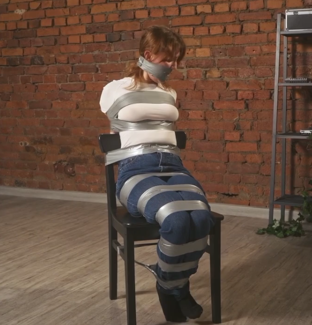 图片[2]-Bramble – Tight Chair Tape Bondage with Sponge-Stuffed and Taped Mouth-视频-5元站