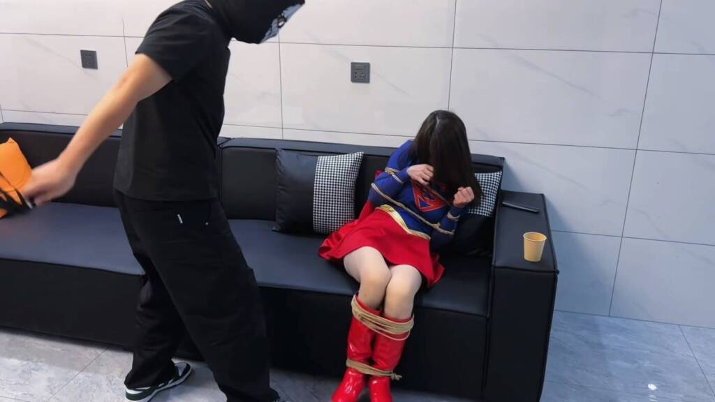 【鞭缚侠工作室】时空盗贼智斗女超人-视频-5元站