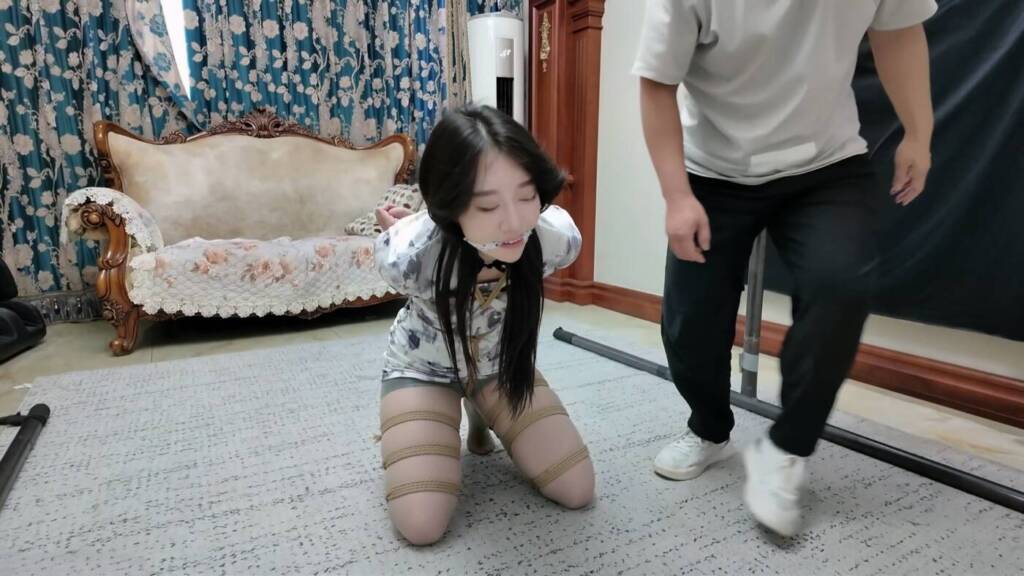 图片[2]-【枫叶工作室】《她们的故事·沐颜·劫难之后留心伤》【风韵旗袍】【TK闻鞋】【捂嘴控制】【M腿放置】-视频-5元站