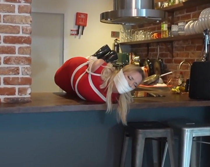 图片[2]-Lil Missy UK – A Lazy Secretary Punished By Her Boss-视频-5元站