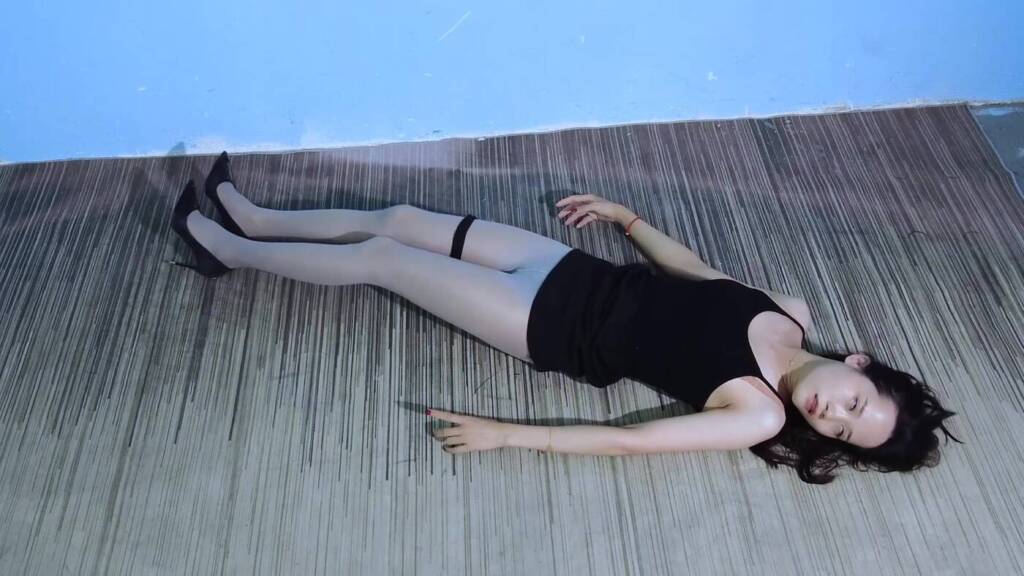 【樱束原创】特务机构的怪医博士研制了新的药物，哄骗骗女特工让她试药过程中女特工被迷晕失去意识颤抖翻白眼吐舌呻吟，被玩弄抚摸棒棒强G口吐白沫最后被斩首-视频-5元站