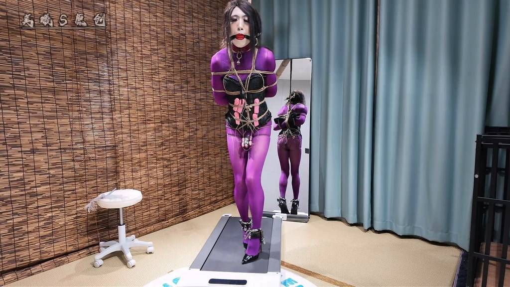 【美曦s】《囚禁锁娘之跑步机训练第一期》全身锁链连在一起，穿着10厘米的高跟鞋，前锁后塞，五花大绑在跑步机上好好的享受主人带来的羞耻训练吧，带着训练器瘙痒难耐的训练着-视频-5元站