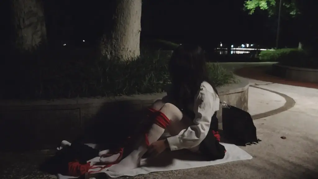【小自白】沉浸式户外小公园驷马自缚，不远处还时不时会有人经过就很刺激-视频-5元站
