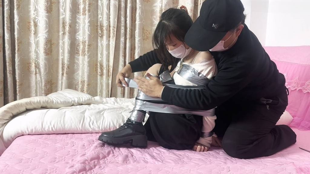 图片[2]-【新月原创】【琳媚】胶带球缚 又惨又残忍 想挣扎又无法动弹 还被挠痒大腿 差点翻下床吓得魂飞魄散-视频-5元站