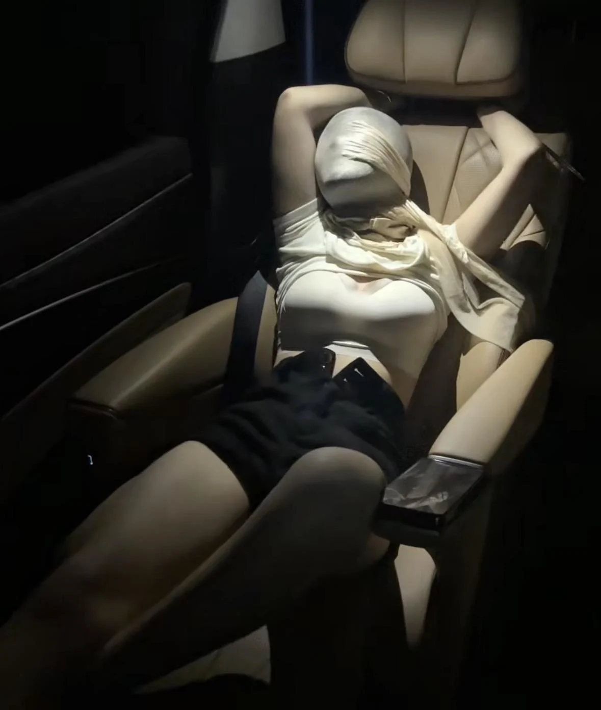 【炽欲工作室】公务员面基的遭遇-视频-5元站