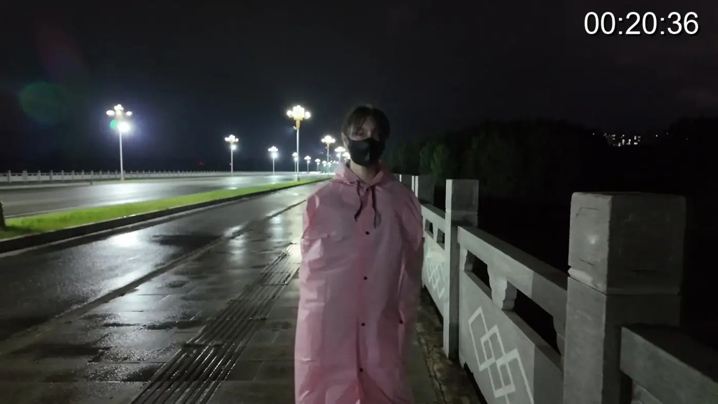 【AuntGzs】雨天户外全身捆绑去公园散步-视频-5元站