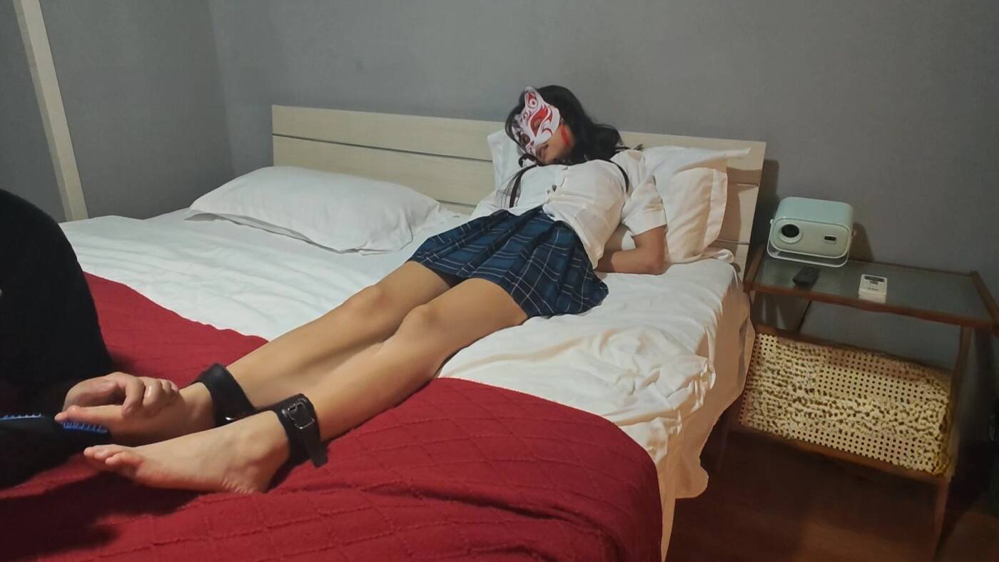 【物语工作室】纯情女大欣欣的试镜视频下集，不多说了，看过上集的都知道了，欣欣超级敏感又害羞，一直在那忍着的声音更涩了，但这次给她上了撸猫手套，立马就破防了-视频-5元站