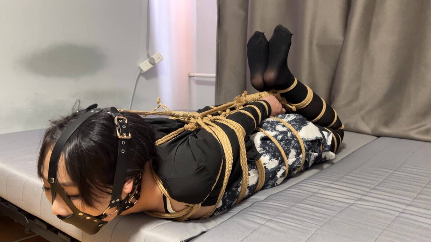 【玩奴原创】约绑暴杀驷马美女主播！原来私底下还有这种爱好吗？超紧堵嘴放置！-视频-5元站