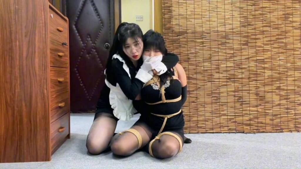 图片[2]-【云雀工作室】《超丰满熟女——曼妮合集01》所有画面高清修复 身材丰满 演技卖力的熟女曼妮 被捆绑成女奴直播贩卖 被自己的女仆肆意玩弄 被别人肆意收养被迫玩过家家~-视频-5元站