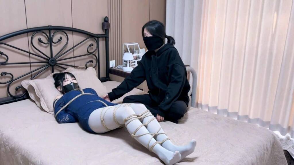图片[3]-【云雀工作室】《超丰满熟女——曼妮合集01》所有画面高清修复 身材丰满 演技卖力的熟女曼妮 被捆绑成女奴直播贩卖 被自己的女仆肆意玩弄 被别人肆意收养被迫玩过家家~-视频-5元站