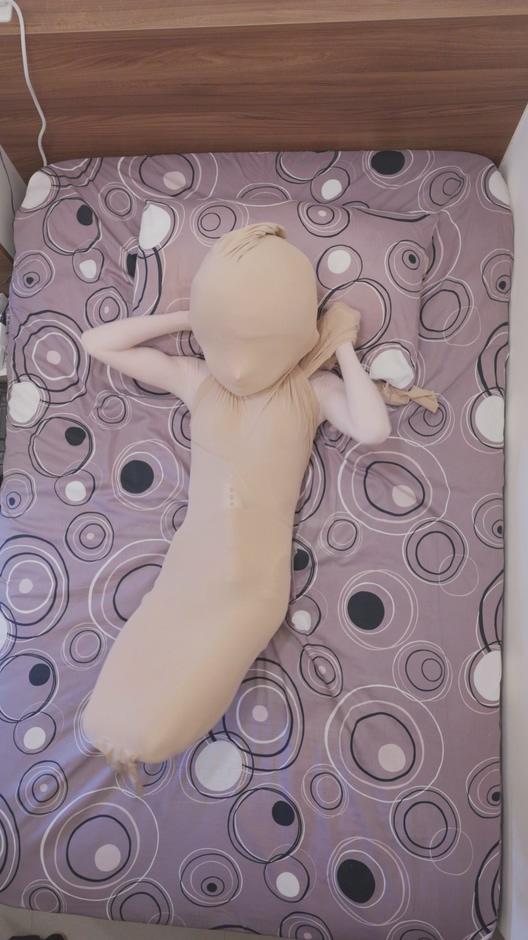 【哈哭實驗室】你今晚的kig丝袜抱枕、三层全包木乃伊、丝袜后手缚-视频-5元站