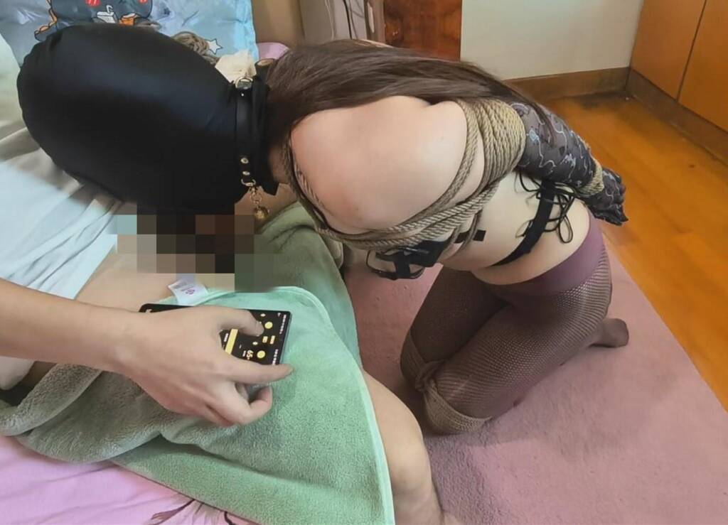 【我的媳妇】之女nu改造计划09、人肉粽、多层丝袜全包观感全封闭、随机启动的胶狼电击、任由其挣扎满屋乱窜、塑料袋闷热窒息、强制深喉-视频-5元站