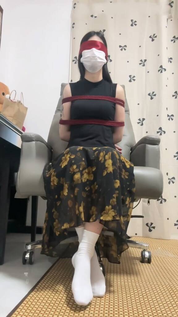 【三七原创】白袜驷马挠脚心＋口球，自己挣扎解开绳子-视频-5元站