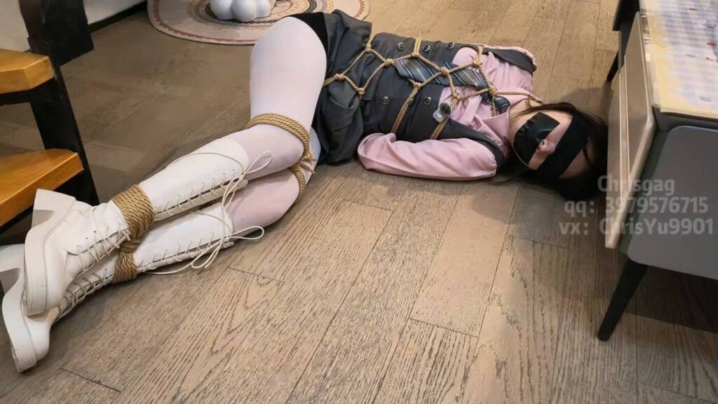 图片[2]-【Chrisgag】警花妈妈2--被儿子绑架的妈妈 白丝黑丝长靴龟甲缚口球胶带捆绑封嘴-视频-5元站