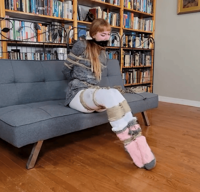 Cara Day – Magic Wand Leaves Her Bound & Gagged By Magic Rope!-视频-5元站