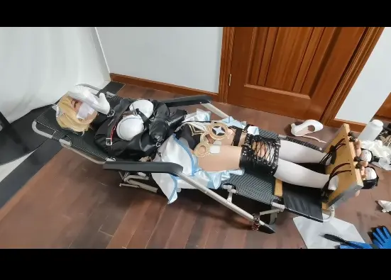 【金鱼天天在禁欲】旅行者荧皮革拘束衣挠痒TK-视频-5元站