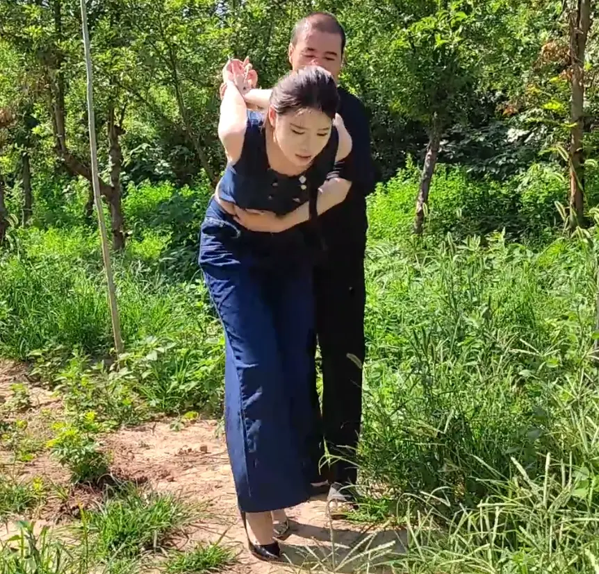 【随心原创】杨蕊 体验野外押解 刑讯 斩首 -视频-5元站